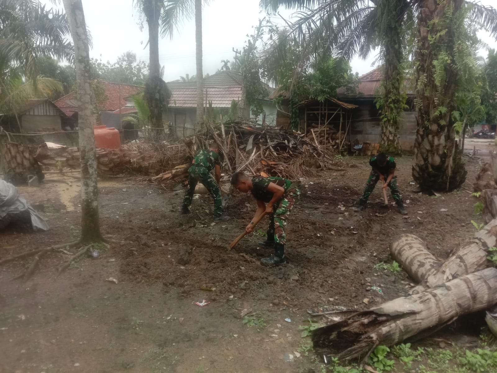 Satgas TMMD Ke-128 Kodim 0405/Lahat Kebut Pembangunan MCK, Dorong Hidup Sehat Warga