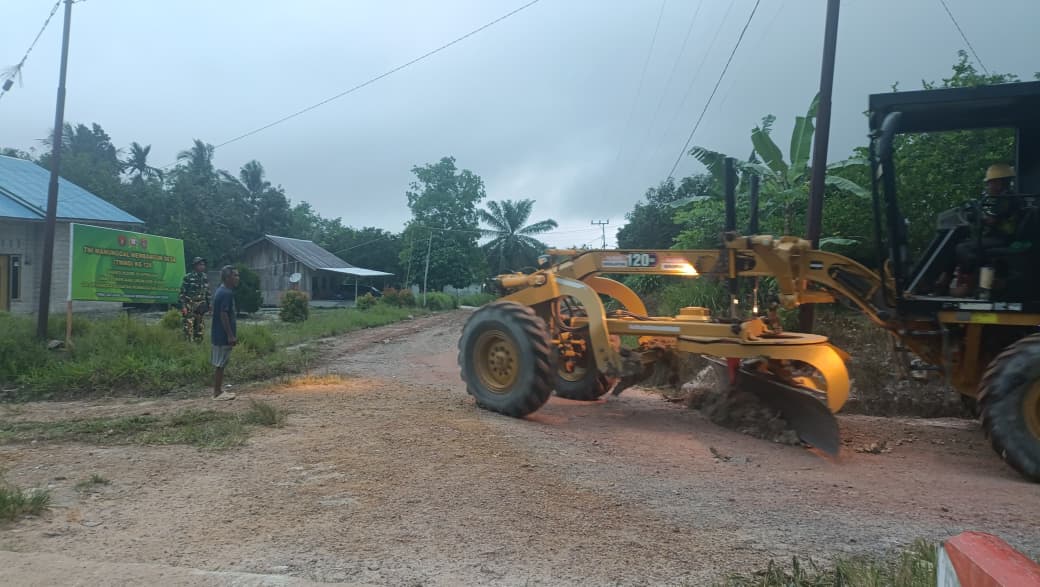 TMMD Ke-128 Kodim 1014/Pbn Fokus Tingkatkan Kualitas Jalan Demi Mobilitas Warga