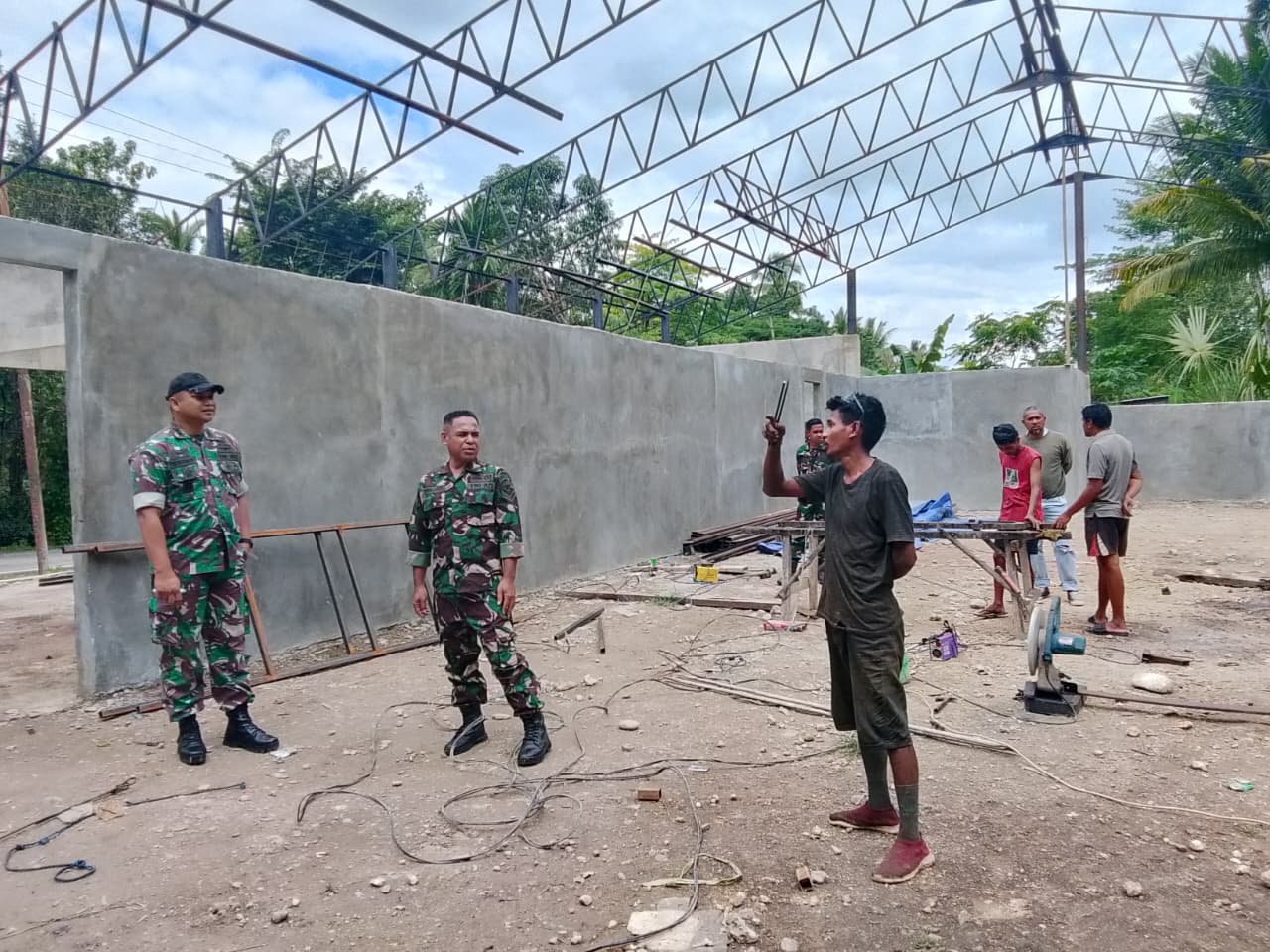 Dandim 1621/TTS Cek Langsung! Pembangunan Gerai KDKMP di Sejumlah Desa Dipastikan Terus Berjalan