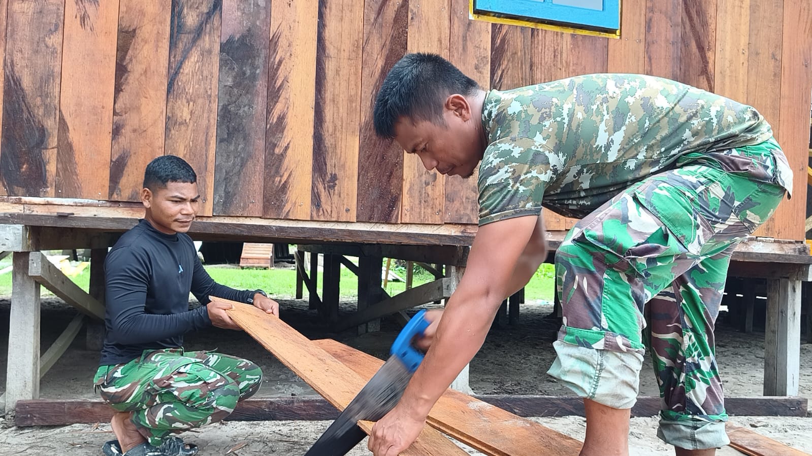 Gotong Royong Satgas TMMD dan Warga Percepat Rehab Gereja Santo Klemenst