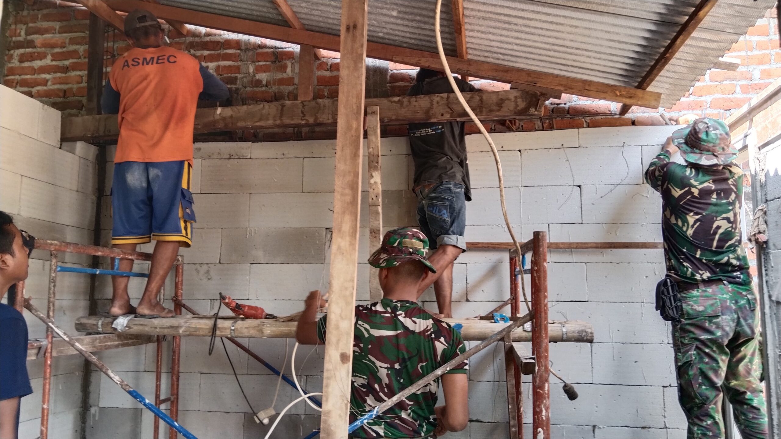 Kemanunggalan TNI di Gresik: Membangun Harapan Lewat Program TMMD ke-128