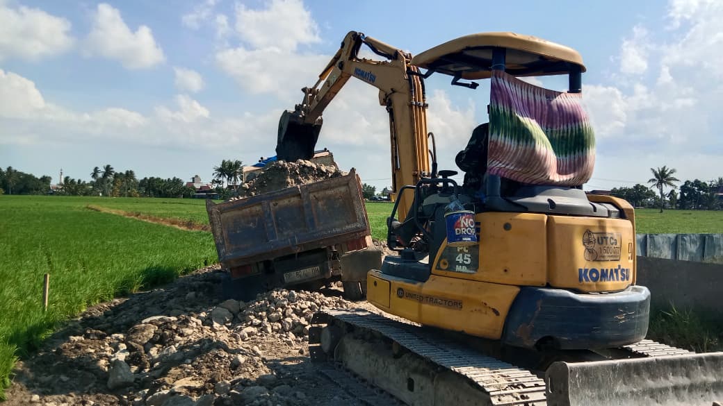 Distribusi Material Terus Berlanjut, Satgas TMMD Ke-129 Kodim 1404/Pinrang Percepat Pembangunan