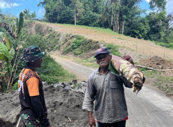 Interaksi Satgas TMMD Ke-129 dengan Masyarakat di Bangli