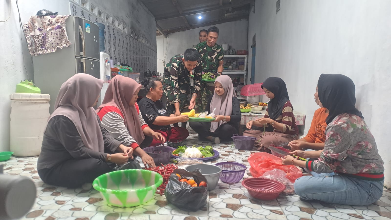 Kegiatan Ngagung Jadi Media Pererat Hubungan Satgas TMMD dengan Warga