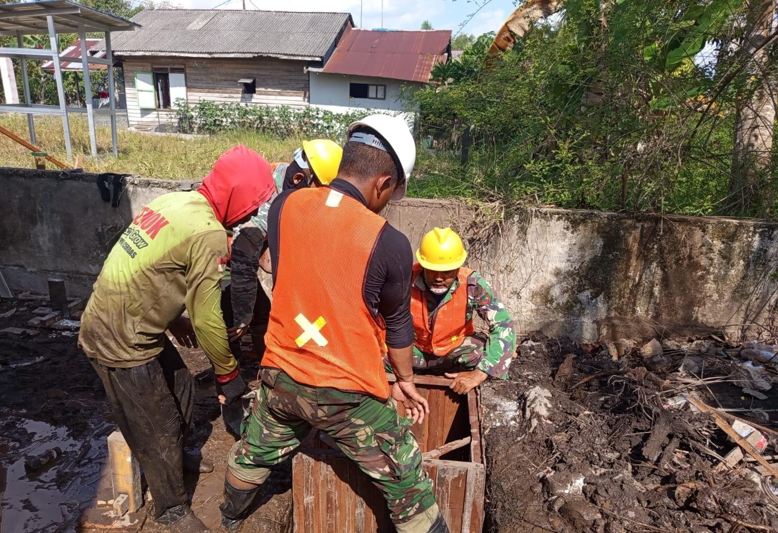 Percepatan Pembangunan Fasilitas Sanitasi oleh Satgas TMMD Ke-129