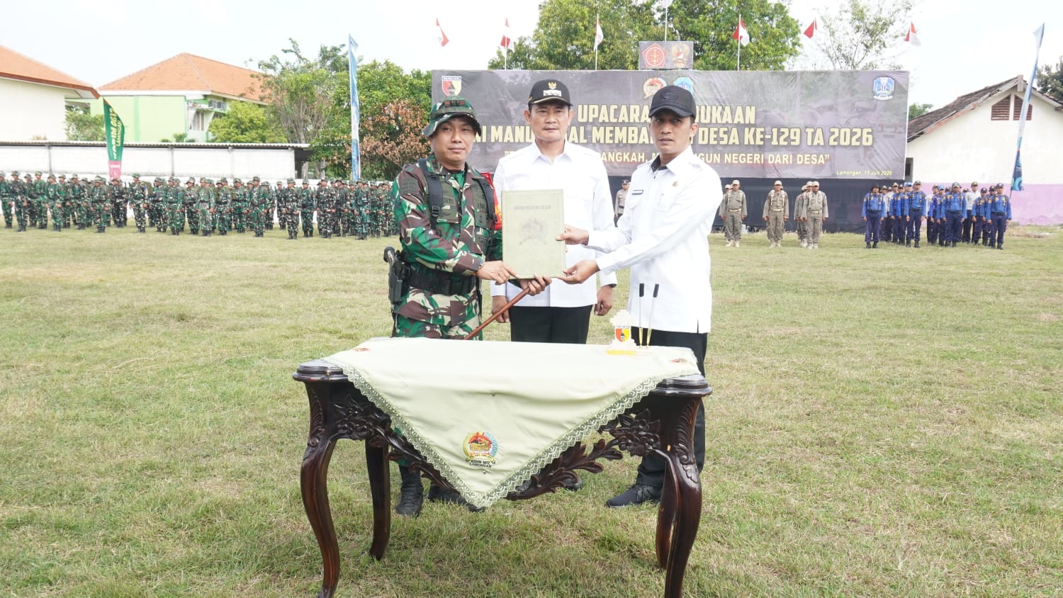 Sinergi Membangun Desa, Pemkab Lamongan Serahkan Naskah Program TMMD ke-129 kepada Dandim 0812