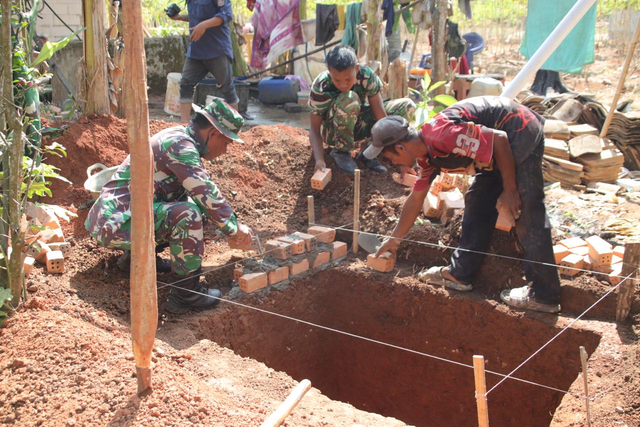 Kecepatan Pembangunan MCK TMMD Ke-129 Tunjukkan Kerjasama TNI dan Masyarakat