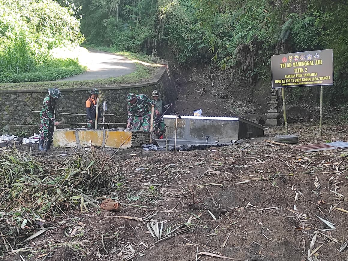 Kolaborasi TNI dan Masyarakat dalam Proyek Penampungan Air