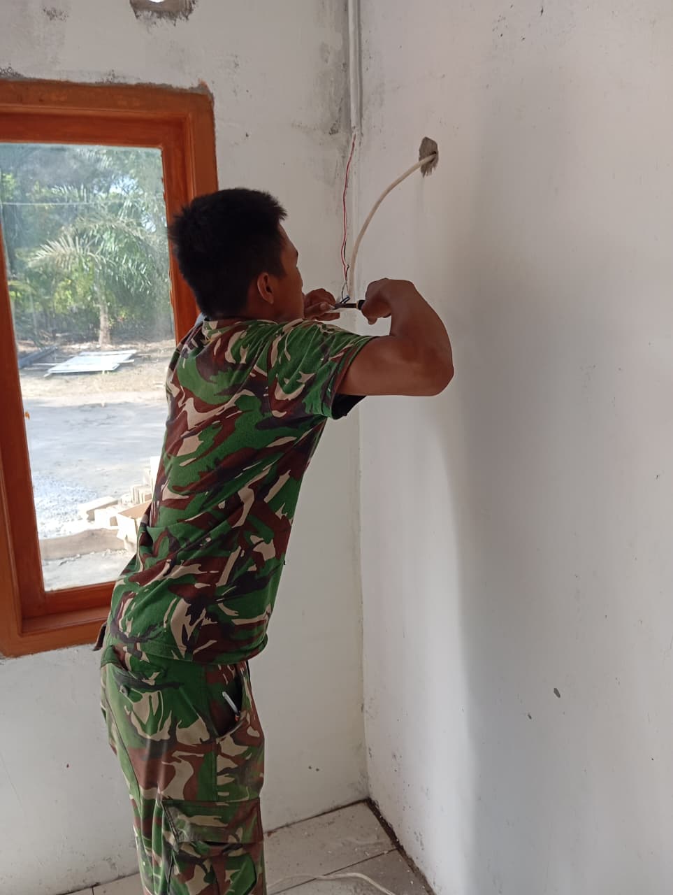 TMMD Ke-129 Kodim 0413/Bangka: Penyediaan Listrik untuk Hunian Layak