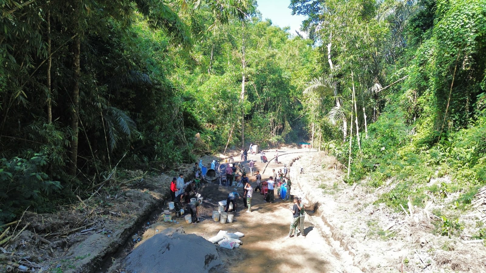 Prioritas Kualitas dalam Pekerjaan Rabat Beton Satgas TMMD Ke-129 Kodim 1626/Bangli