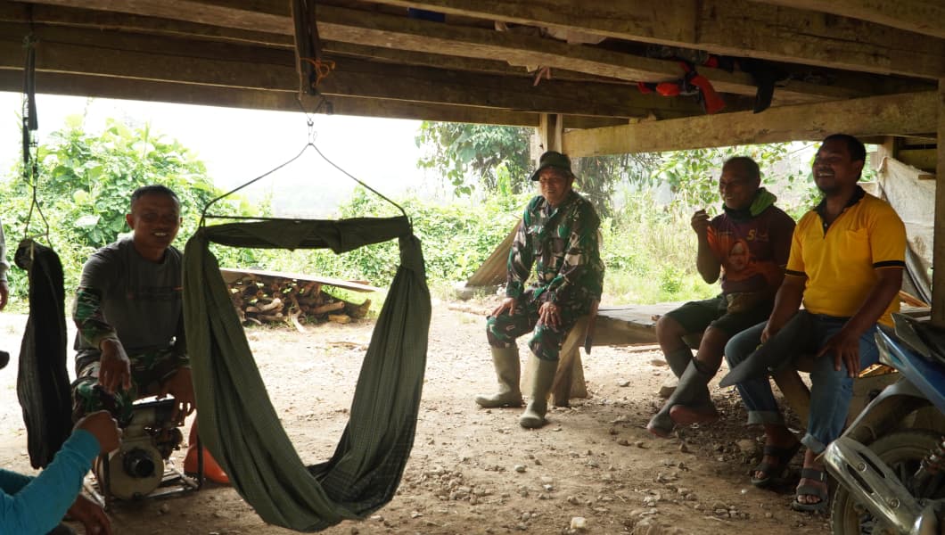 Membangun Kedekatan Antara TNI dan Warga Dalam Program TMMD Ke-130