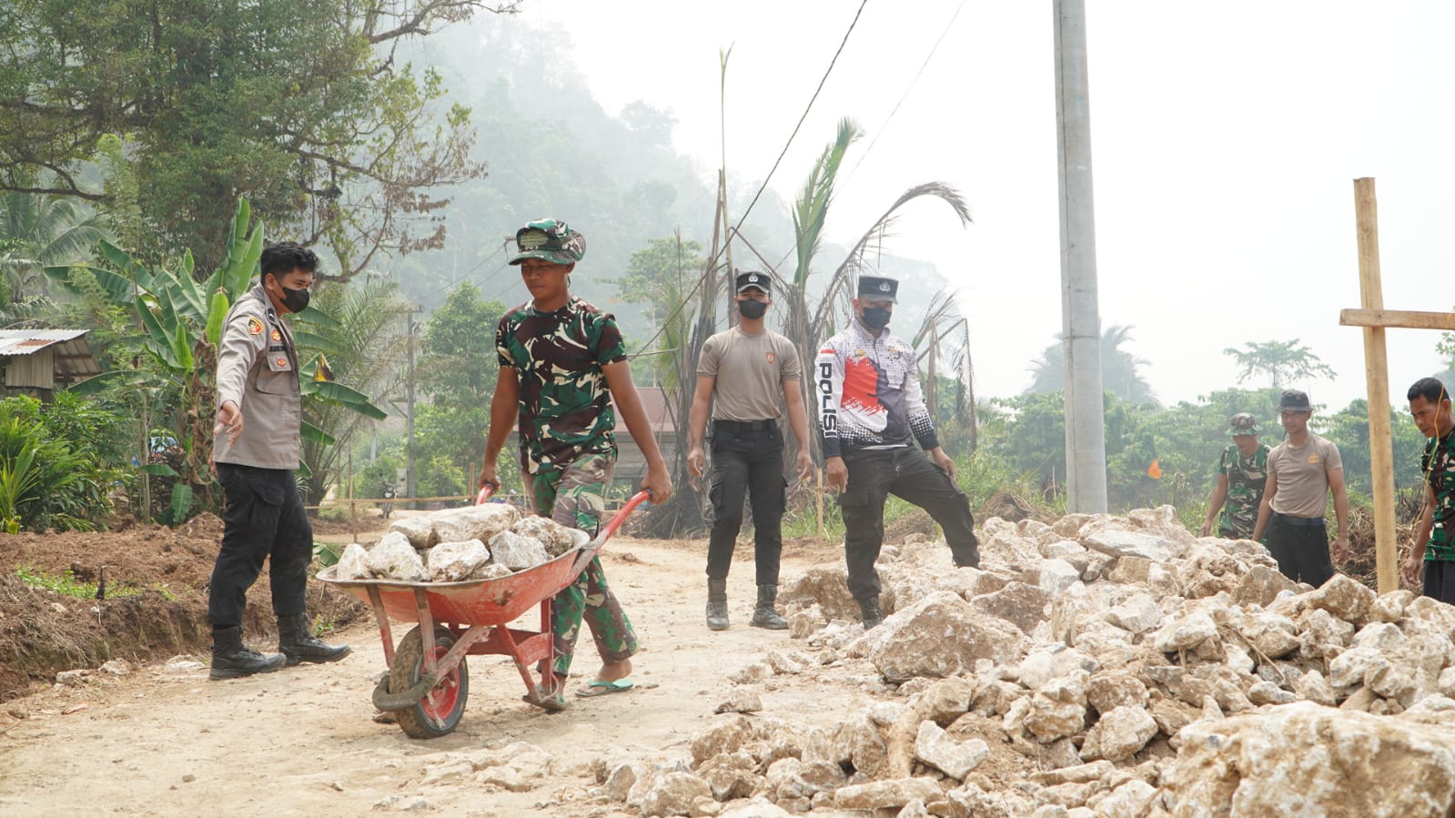 Konsolidasi Masyarakat dan Aparat dalam Program Pembangunan di Luwu Timur