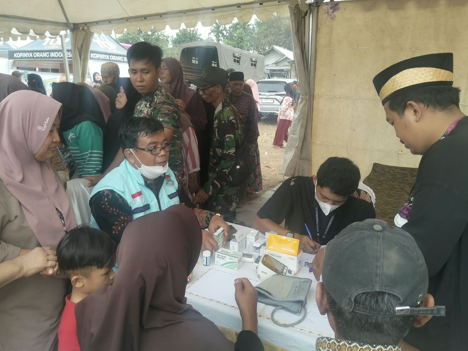Kehangatan Komunitas dalam Program Kesehatan Gratis di TMMD ke-130 Tigaraksa