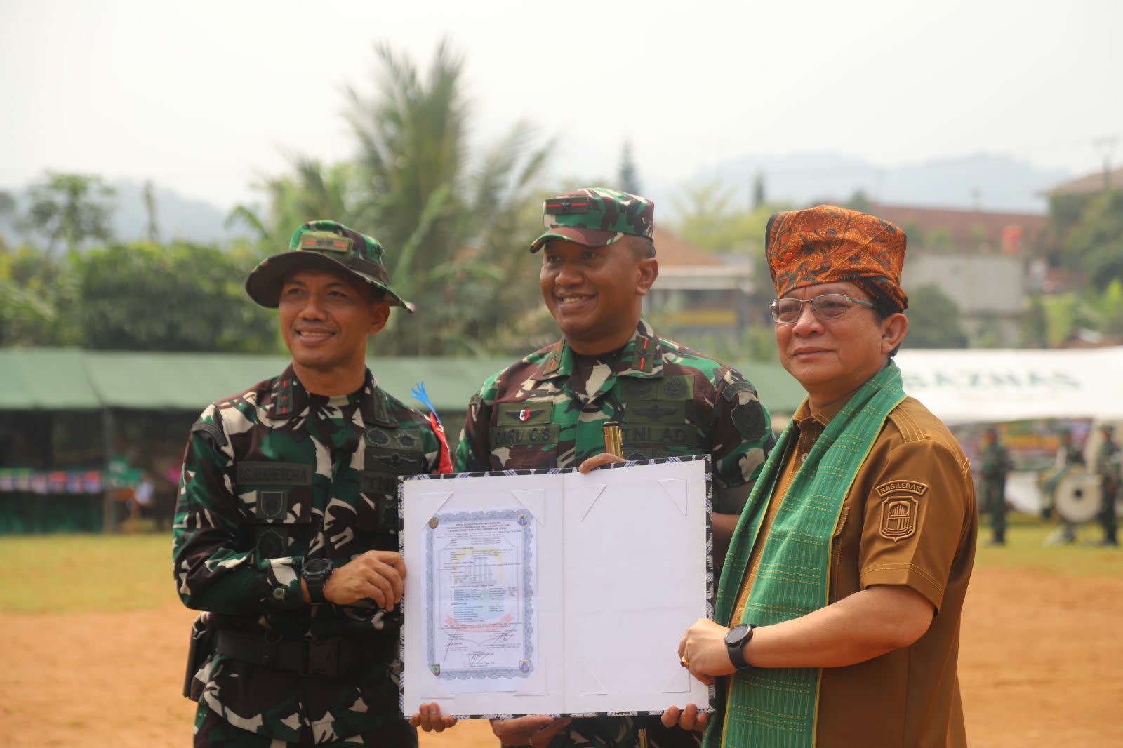 Desa Citorek Barat Bersinar: TNI dan Warga Kolaborasi dalam TMMD 130