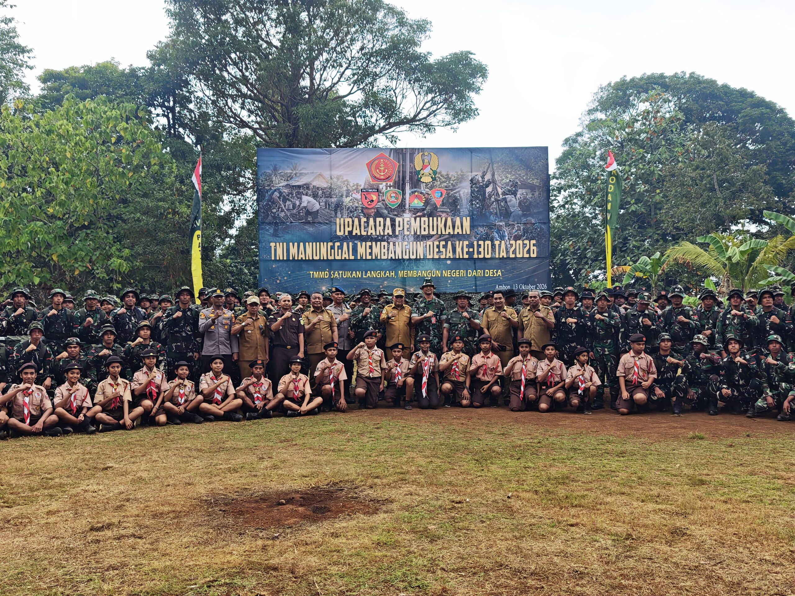 Gotong Royong TNI dan Masyarakat Warnai Pembukaan TMMD ke-130 di Ambon